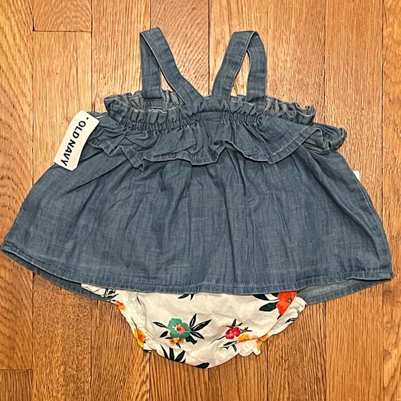 NWT Old Navy Baby Chambray Ruffle Tank with Floral Bloomers 2 Piece Set, 3-6M - Picture 3 of 6